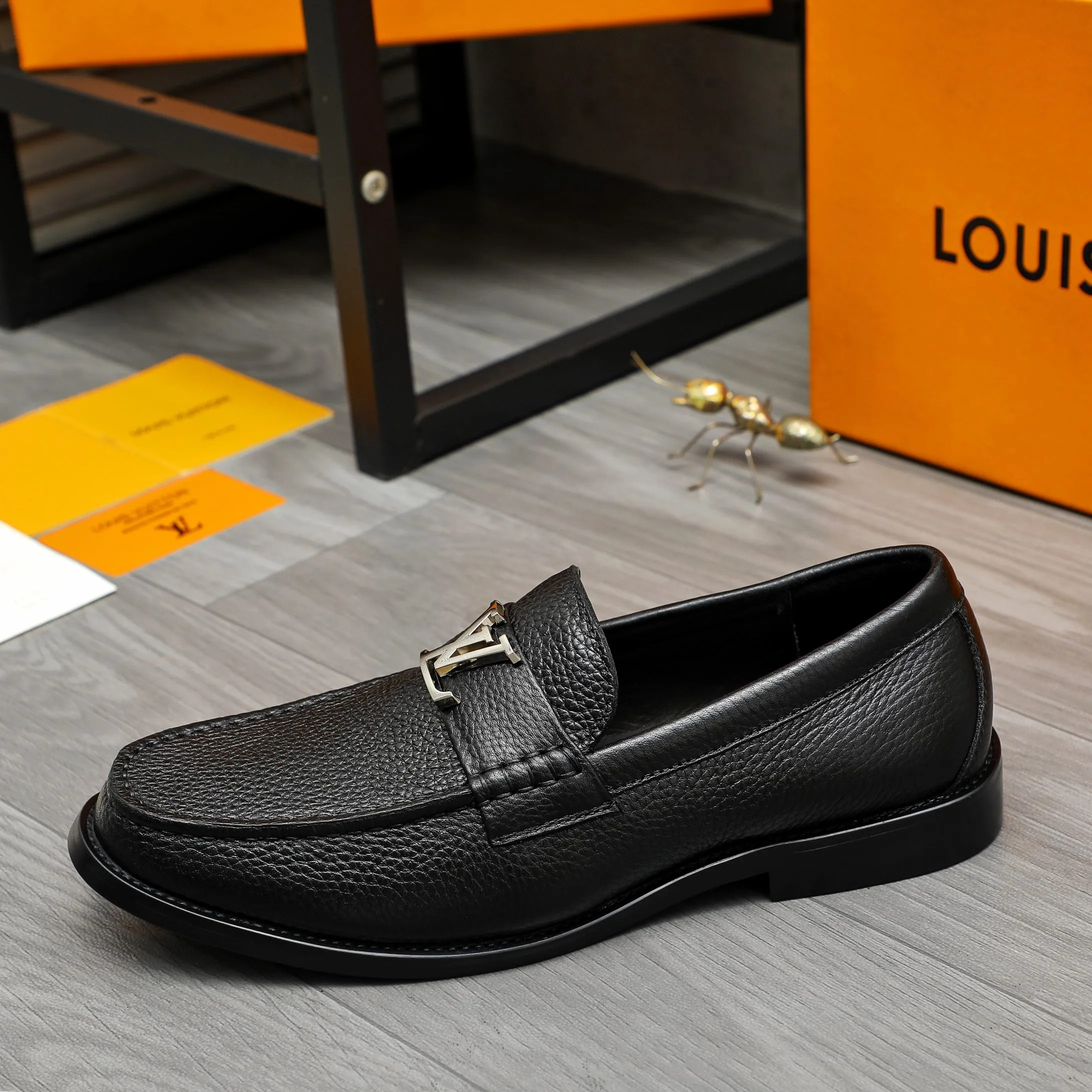 Men's shoes 💰442 Product trademark: LV "Louis Vuitton" business slip-on leather shoes Regular size: 38-46 (45.46 custom-made, non-returnable) Product materials: Selected pebbled cowhide upper, cowhide lining, original rubber outsole